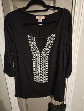 BRAND NEW ** Cato Black Embroidered Keyhole V-Neck Women's Top
